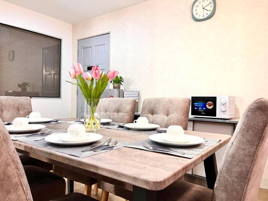 Apartment Center Bliss: Steps From Attractions! *