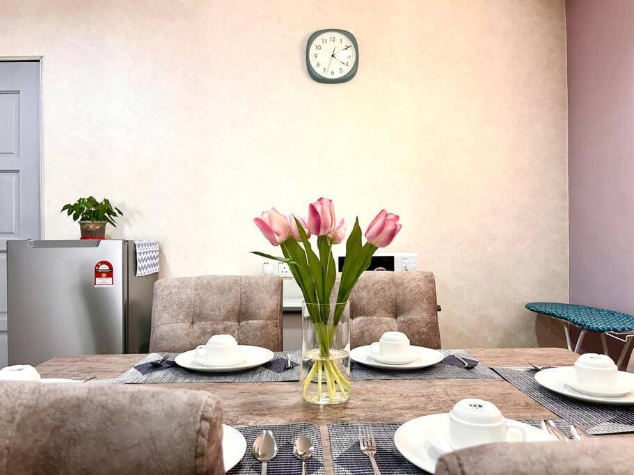 Center Bliss: Steps From Attractions! Apartment *