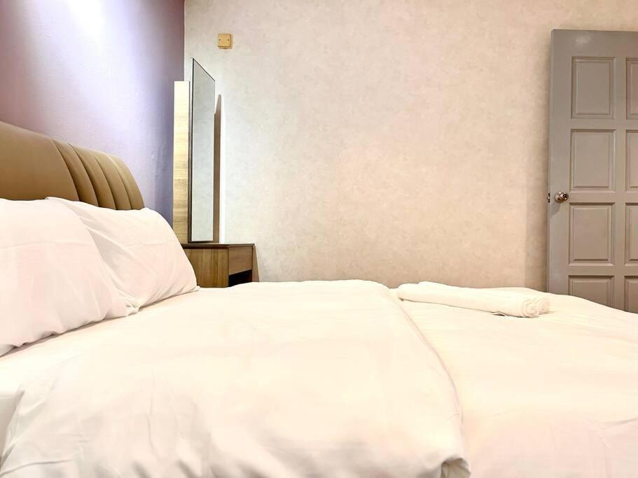 Apartment Center Bliss: Steps From Attractions!
