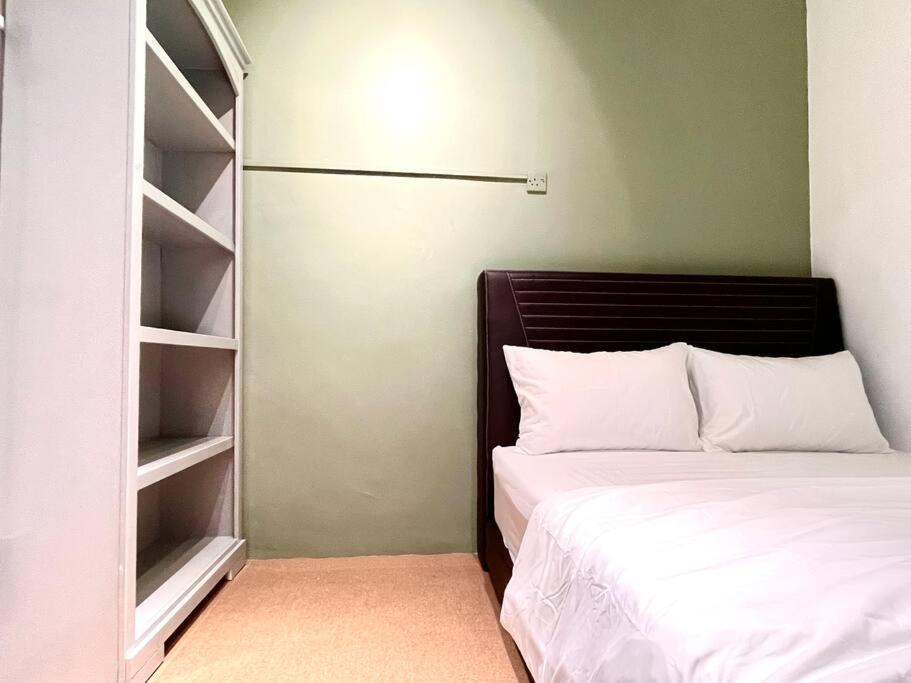 Apartment Center Bliss: Steps From Attractions! Malacca
