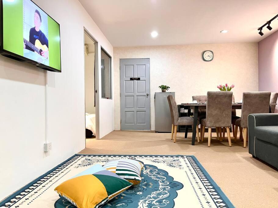 Apartment Center Bliss: Steps From Attractions!