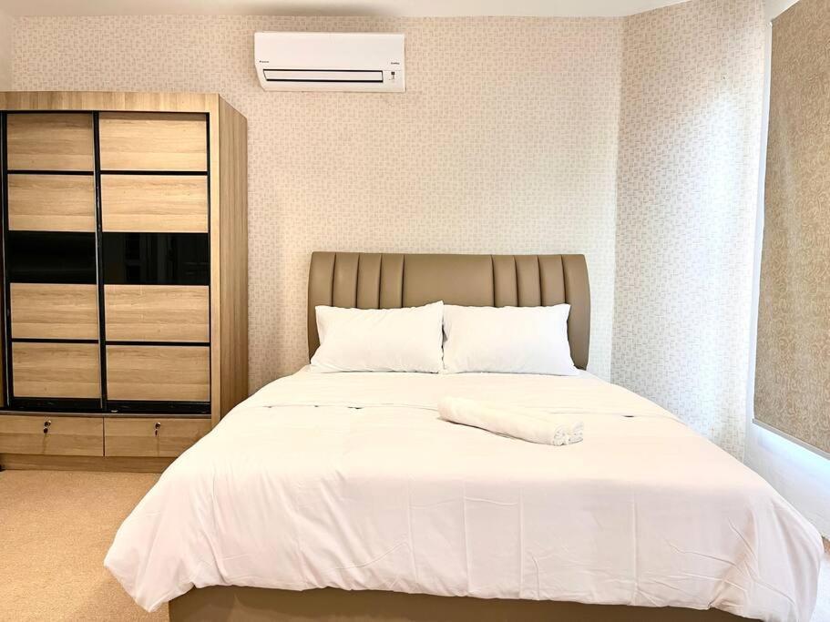Center Bliss: Steps From Attractions! Apartment