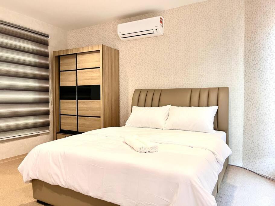 Center Bliss: Steps From Attractions! Apartment